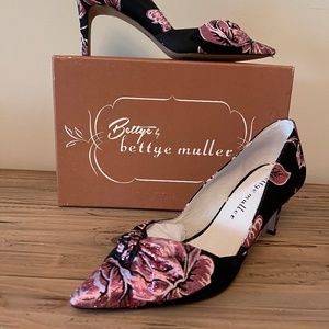 Betty by Betty Muller pumps
